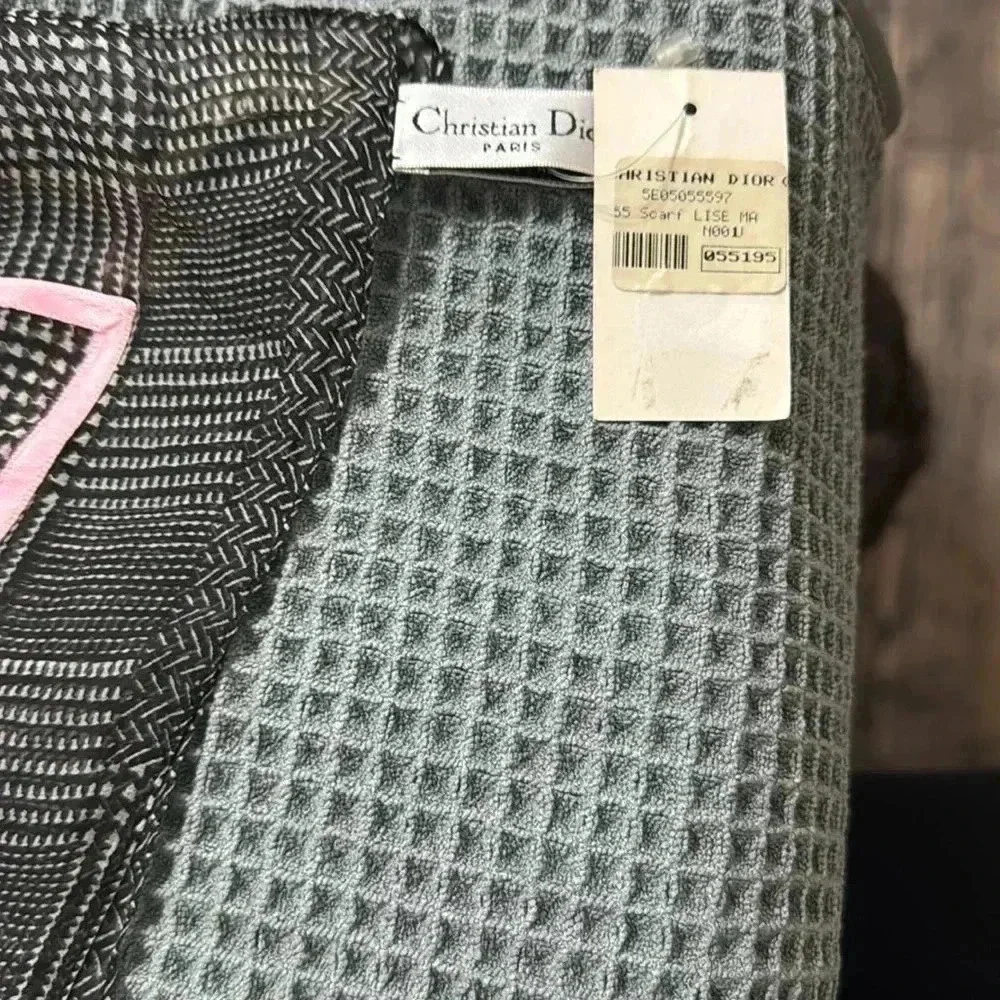 CHRISTIAN DIOR 55 SCARF  0113